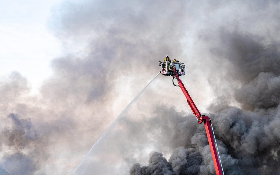 Dinas Damkar Kapuas Simulasi Bencana di Gudang